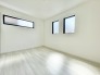 1号棟 全居室収納完備に加えて、全居室2面採光となりますので明るいお部屋となっております。明るいお部屋は自然と気持ちまで明るくなってきそうです。