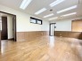 事務所として活用ができるため、住まいと仕事を両立できる東側の居室は約18.5帖