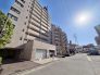 近隣商業施設も充実しております。スーパーやコンビニ、薬局、病院の全てが徒歩5分圏内のため住環境も良好になります。