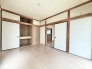 【リフォーム前写真】
こちらの住宅を夢のマイホームにいかがでしょうか。きっとお写真では伝わらない良さがお分かりいただけます。お気軽にご連絡ください。