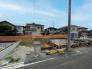 「ただいま建築中！少しずつ形になっていく我が家の成長を見守るワクワク感がいっぱい。完成したら、家族みんなが笑顔になれる“とっておきの場所”になりますように。」