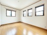 ２階の居室からは秦野の山を眺めることができ、心地よい雰囲気を感じられます