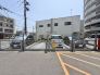 機械式駐車場を完備しております。近隣にも駐車場が多数ございますのでご安心いただけます。実際のサイズなどは是非一度現地をご覧下さい。