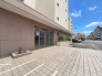 比較的段差も少なく、スロープも完備しております。駅徒歩も8分のため、生活環境も比較的良好です。