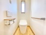 スタイリッシュなタンクレストイレを採用しております。各階にウォシュレット付きのトイレを完備しております。