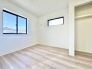 1号棟 2階洋室4.7帖は引き戸を開けておけば、リビングをより開放的にご使用いただけます♪来客時にはプライバシーも守れる間取りです。