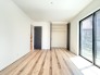 1階洋室7.8帖のお部屋。各居室収納付きのためお部屋を最大限有効活用していただけます。