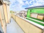 お洗濯やお布団干しに便利なワイドバルコニー。青々としたお空がとても気持ちよいですね。
