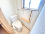 ウォシュレット付きのトイレは１階と２階の各階に完備しております。新築ならではの清潔感と快適さを体現。家族全員が快適に利用するため、一人一人が落ち着ける大切な場所です。