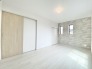 2階洋室7.5帖のお部屋からは2部屋に渡るワイドバルコニーに出ることが出来ます。