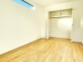 4号棟 2階洋室6.37帖のお部屋から、バルコニーに出ることができます。