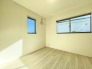 2階洋室5帖のお部屋。各居室収納つきのため、お部屋を最大限有効活用していただけます。