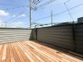 南向きの明るく開放的な約7.5帖のバルコニーでは、BBQやお子様のプール遊びも出来そうです。