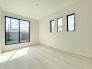 1号棟 2階洋室6.5帖のお部屋は書斎と洋室で出入りが出来ます◎