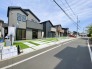 前面道路は約4.6mあり、すれ違いも問題なく出来ます。綺麗な街並みの完成です。