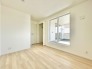 3号棟 2階洋室6帖のお部屋からバルコニーに出ることができます。