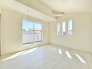 1号棟 南東向きで吹き抜けもあることで内観は建物全体が明るく感じられます。