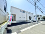 1号棟 前面道路は比較的交通量が少なく、落ち着いて駐車していただけます◎