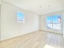 2階洋室7.5帖のお部屋からバルコニーに出ることができます。
