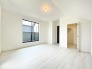 2号棟 2階洋室6帖のお部屋にはたっぷり収納ができる、ウォークインクロゼット付き◎