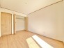 D号棟 窓からは心地よい日差しが差し込みます。
