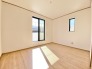 D号棟 お部屋からバルコニーに出ることができます。また、全居室に収納を完備しておりますのでその点も安心です。