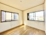 2階洋室約5.2帖のお部屋。
クローゼット収納付きです。