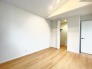 2階洋室7.1帖のお部屋は勾配天井になっているため、開放感があります。たっぷり収納ができるＷＩＣ収納付き◎