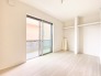 1階洋室5.5帖のお部屋には見せる収納が2つあるため、イメージに合わせて雰囲気を変えることが出来そうです。