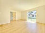 日差しの入る気持ちの良いリビングですね。お部屋が明るいと自然と気持ちまで明るくなってきそうです。毎日気持ちの良い朝が迎えられそうです。