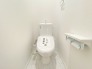 ウォシュレット付きのトイレは１階と２階の各階に完備しております。新築ならではの清潔感と快適さを体現。家族全員が快適に利用するため、一人一人が落ち着ける大切な場所です。