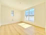 ２部屋に繋がる南向きワイドバルコニーは陽当り良好です。お洗濯物も安心出来そうです。