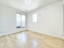 2階洋室6帖のお部屋からは、北側バルコニーに出ることができます。