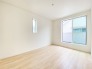 2号棟 2部屋から行き来可能な広々としたリビングに出ることができます。