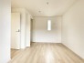 7号棟 2階洋室5.7帖のお部屋からバルコニーに出ることができます。