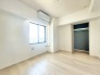 2階洋室6帖のお部屋。各居室収納付きのためお部屋を最大限有効活用していただけます◎