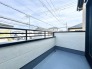ゆとりあるバルコニー。洗濯物も良く乾きそうです。