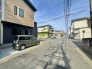 前面道路は約６ｍのゆとりある道路。開放感を感じられます。