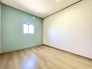 2階洋室6.2帖のお部屋にはアクセントクロスが使用されており、おしゃれな1部屋です◎