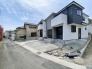閑静な住宅街で、比較的人通りが少ない前面道路です。