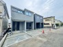 前面道路は交通量が比較的少なく、落ち着いて駐車していただけます。