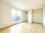 2階洋室7帖の主寝室はバルコニーに面した明るいお部屋です。
