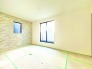 2階洋室8.5帖のお部屋はアクセントクロスが使用されており、おしゃれな1部屋となっています◎