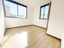 2階洋室5.8帖のお部屋は2面採光の取れた明るいお部屋です◎