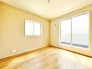 2号棟 2階洋室5.25帖のお部屋からもバルコニーに出ることが出来ます。