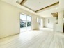 3号棟 開放感溢れる折上天井が採用された素敵なリビング。