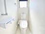 ウォシュレット付きのトイレは１階と２階の各階に完備しております。新築ならではの清潔感と快適さを体現。家族全員が快適に利用するため、一人一人が落ち着ける大切な場所です。