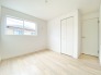 2階洋室5.7帖のお部屋。各居室収納付きのためお部屋を最大限有効活用していただけます。