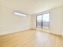 2階8.5帖の主寝室は、バルコニーに面した明るいお部屋です。