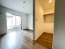 1階洋室6.4帖のお部屋にはウォークインクロゼット付き♪